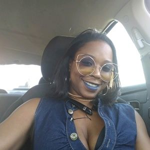 Meet your Posher, Lawnya